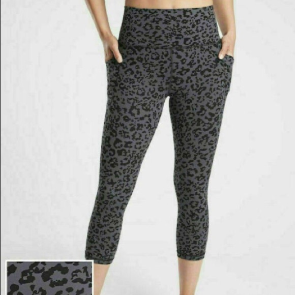 Athleta Salutation Stash Pocket Il Capri Leopard - Picture 8 of 9